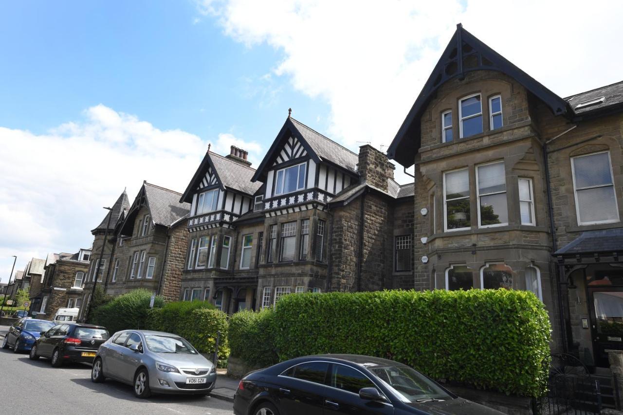 Harrogate Holiday Apartments - Courtyard Mews - Garden المظهر الخارجي الصورة